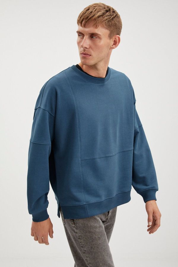 GRIMELANGE GRIMELANGE Allen Men's Pieced Long Back Slit Fleece Round Neck Petrol Green Sweatshirt