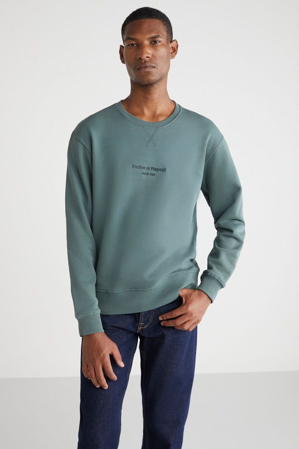 GRIMELANGE GRIMELANGE Men's Olivier Regular Fit Green Sweatshirt with Embroidered Front