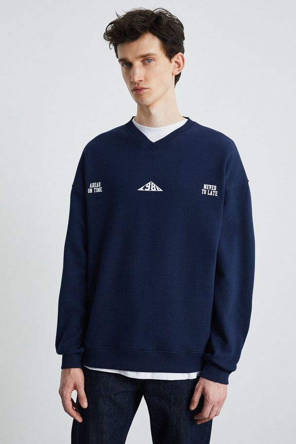 GRIMELANGE GRIMELANGE YANIS Men's 3 thread 100% Organic Cotton V Neck Navy Blue Sweatshirt