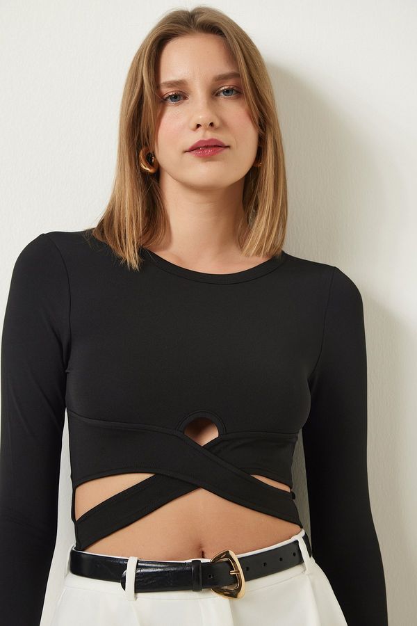 Happiness İstanbul Happiness İstanbul Women's Black Cut Out Detailed Crop Blouse