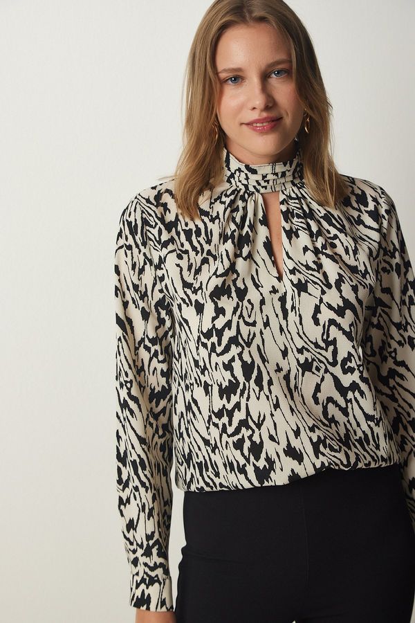 Happiness İstanbul Happiness İstanbul Women's Cream Black Window Detailed Patterned Woven Blouse