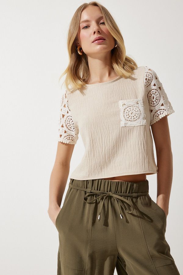 Happiness İstanbul Happiness İstanbul Women's Cream Lace Detailed Crop Linen Blouse