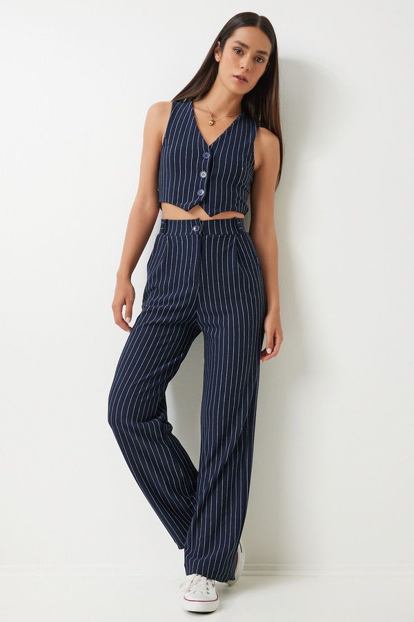 Happiness İstanbul Happiness İstanbul Women's Navy Blue Thin Striped Knitted Vest Trousers Suit