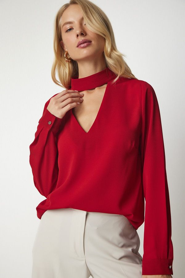 Happiness İstanbul Happiness İstanbul Women's Red Crepe Blouse with Window Detailed and Decollete