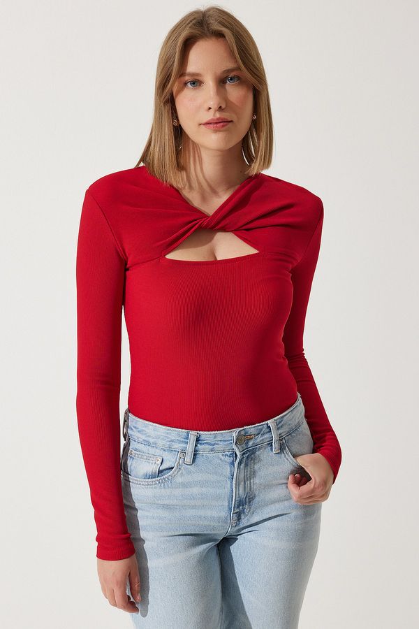Happiness İstanbul Happiness İstanbul Women's Red Cut Out Detailed Ribbed Knitted Blouse