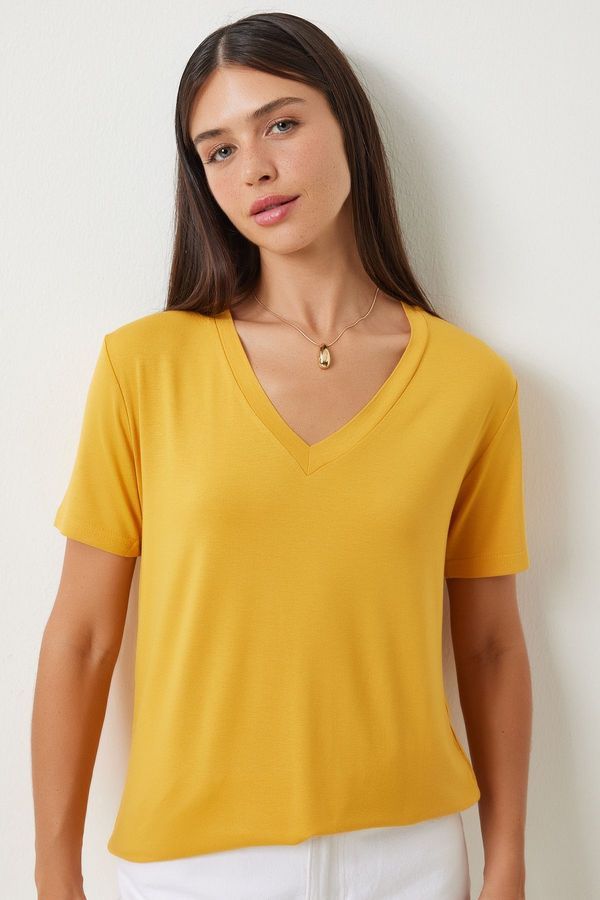 Happiness İstanbul Happiness İstanbul Women's Yellow V-Neck Basic Viscose Knitted T-Shirt