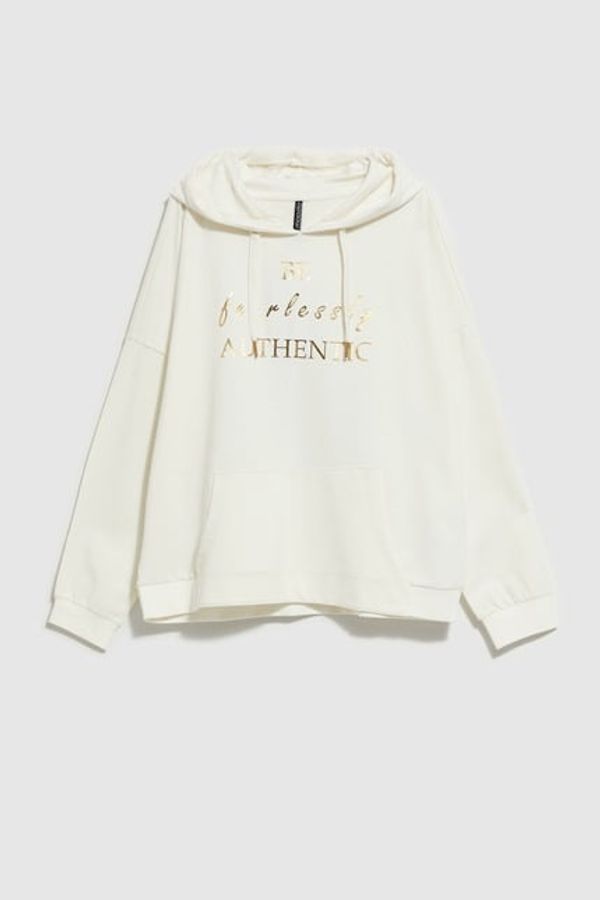 Moodo Hoodie with decorative lettering