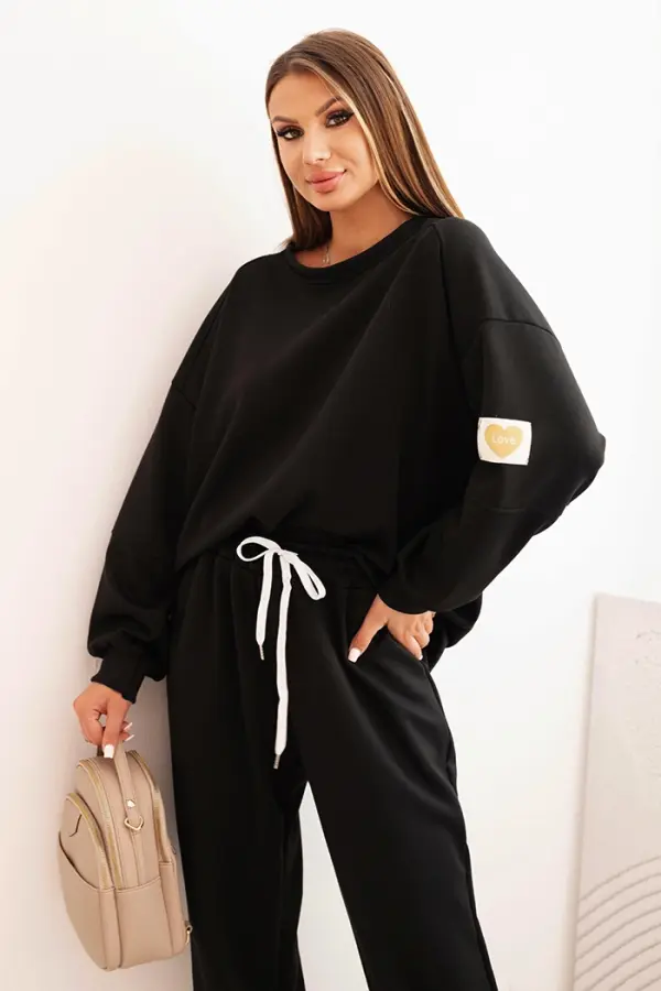 Kesi Włoski Kesi Włoski Ladies' butter set with a loose sweatshirt and pants with the word LOVE black