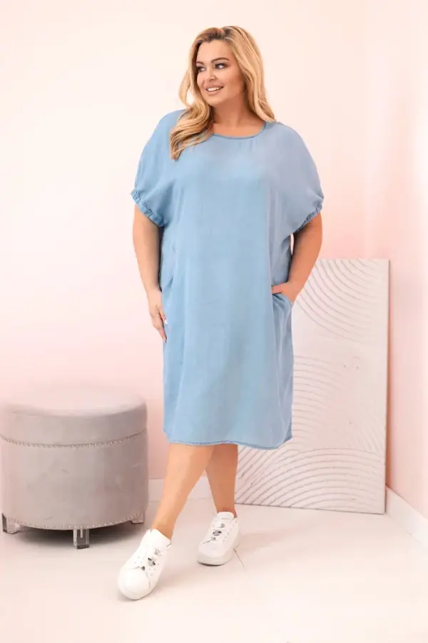 Kesi Włoski Kesi Włoski Plus Size women's dress made of lyocell with ruching and pockets light denim