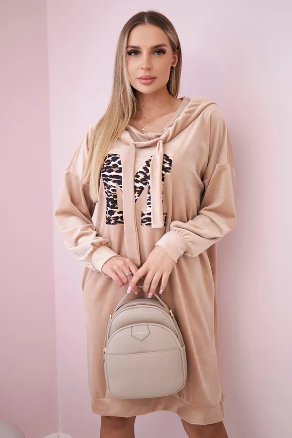 Kesi Włoski Kesi Włoski Velour dress with hood beige