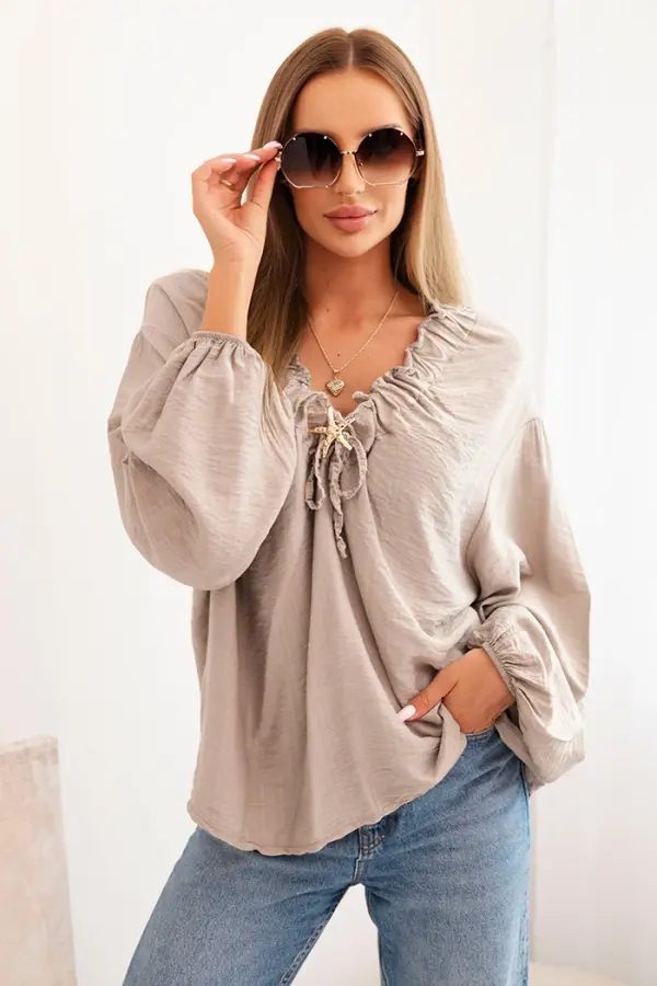 Kesi Włoski Kesi Włoski Women's blouse with viscose, gathered neckline and fango decoration