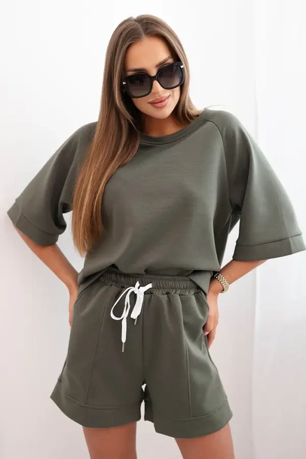 Kesi Włoski Kesi Włoski Women's butter set with a short-sleeved blouse and shorts with an elastic band khaki