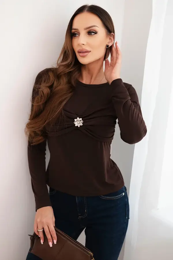 Kesi Włoski Kesi Włoski Women's fitted viscose blouse with draping and brooch brown