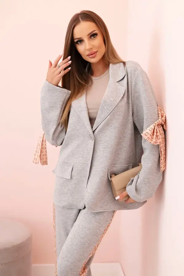Kesi Włoski Kesi Włoski Women's set with viscose – blazer with lapels and trousers with a stripe gray