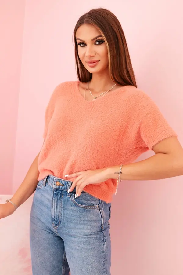 Kesi Włoski Kesi Włoski Women's sweater made of soft fluff with a V-neck and short sleeves salmon