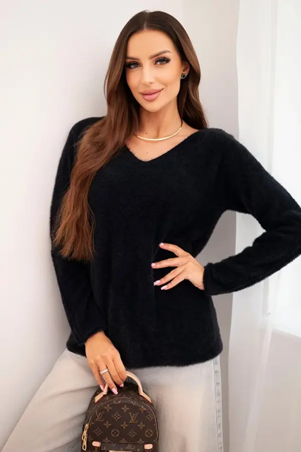 Kesi Włoski Kesi Włoski Women's sweater made of soft knit with a V-neck black