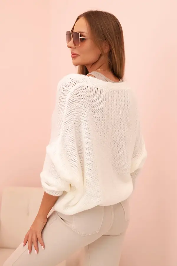 Kesi Włoski Kesi Włoski Women's sweater with a V-neck and buttons ecru