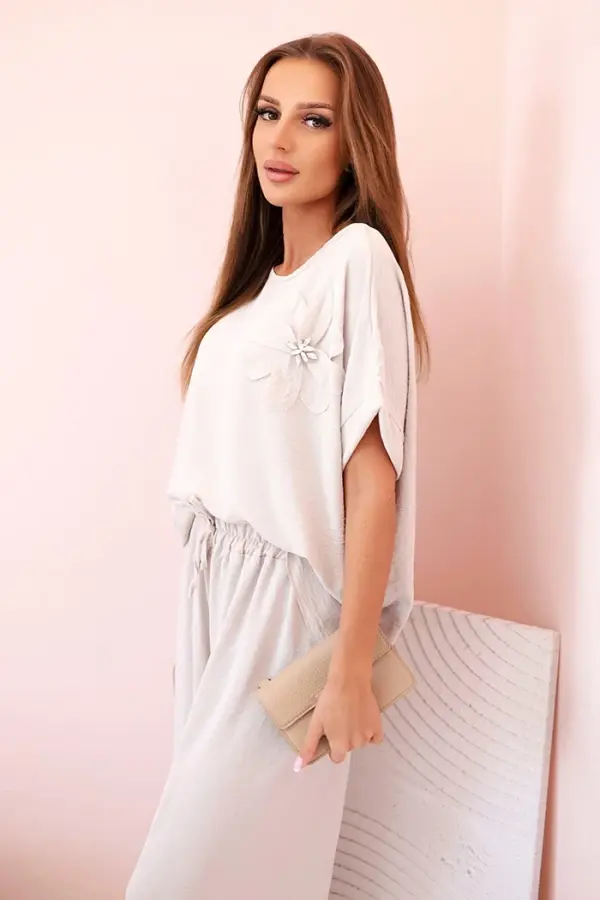 Kesi Włoski Kesi Włoski Women's viscose set with decorative flower and wide trousers dark beige