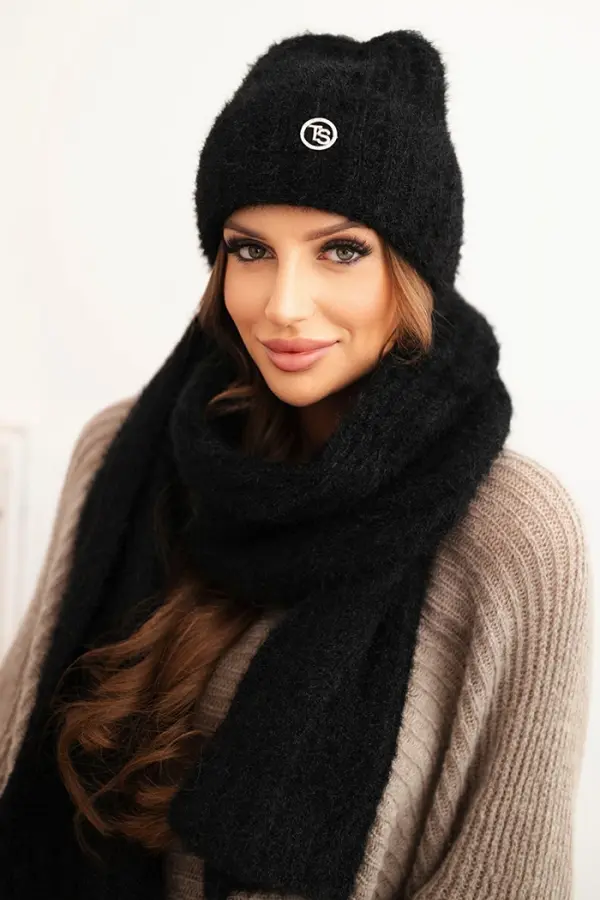 Polski Kesi Women's set hat and long scarf made of soft yarn black