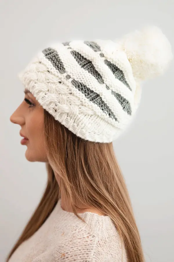 Kesi Kesi Women's winter knitted hat with a pom-pom and cable knit K466 ecru