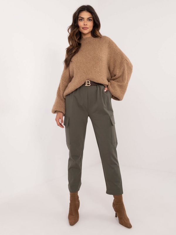 Fashionhunters Khaki women's cargo pants with belt OCH BELLA