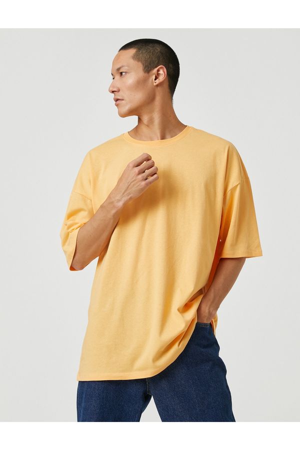 Koton Koton Basic majica prevelike velikosti s kratkimi rokavi za vrat posadke.