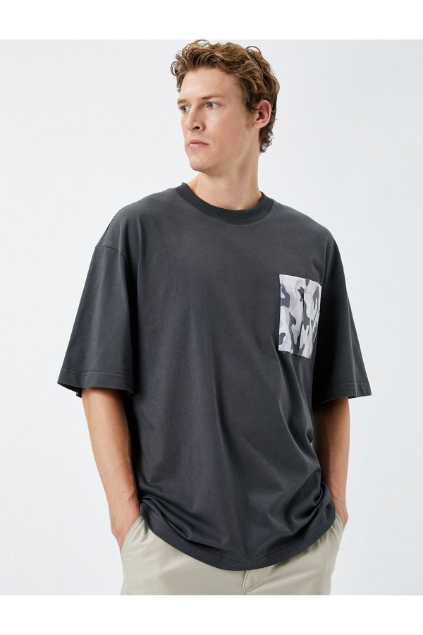 Koton Koton Crew Neck T-Shirt Pocket Detailed Camouflage Printed Short Sleeve