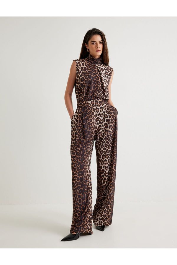 Koton Koton Leopard Patterned Palazzo Trousers with Pockets and Viscose Fabric Pleat Detail