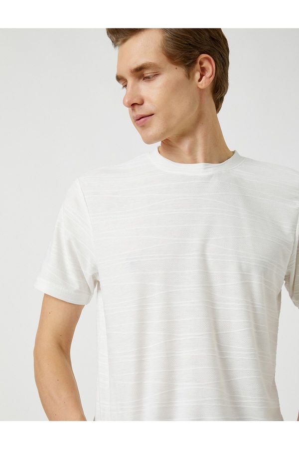 Koton Koton majica s črtnim tiskom Slim Fit Crew vrat s kratkimi rokavi