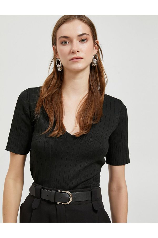 Koton Koton pletenine s kratkimi rokavi pulover V-vrat rebrasto