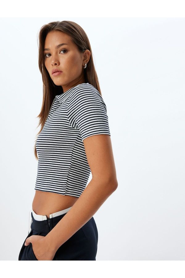Koton Koton Polo Collar Crop T-Shirt Half Zipper Detail Short Sleeve Slim Fit