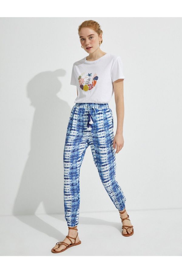 Koton Koton ročno izdelane hlače, kravata z vzorčastimi detajli.