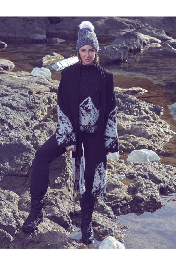 Koton Koton Şahika Ercümen X - pleteni pulover z visokim vratom z gorskim vzorcem