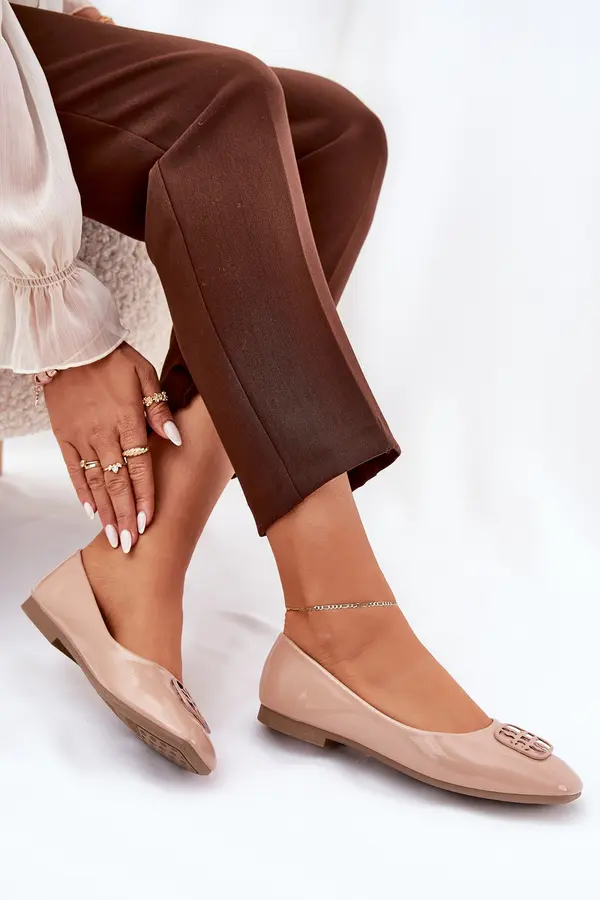 VINCEZA Lacquered Elegant Women's Ballet Flats With Decorative Detail Beige Vinceza 17377