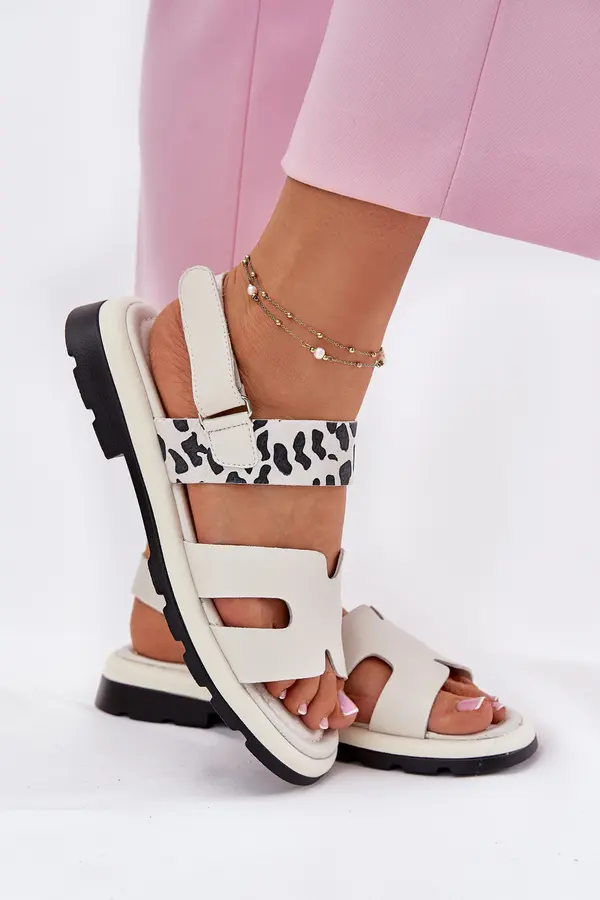 VINCEZA Ladies Leather Sandals On Flat Heel Leopard Vinceza