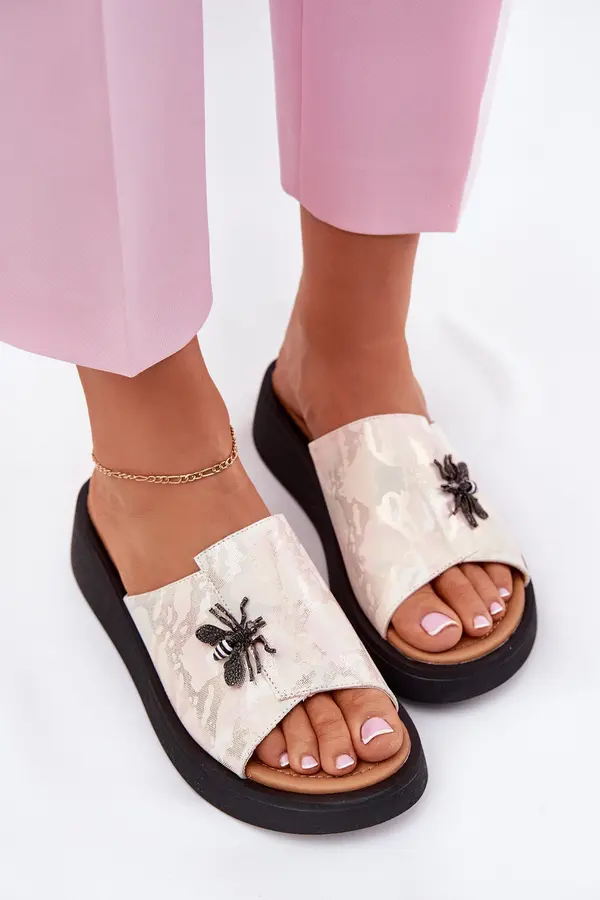 VINCEZA Ladies Leather Slippers With Brooch Vinceza
