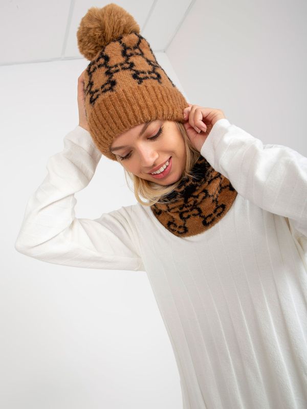 Fashionhunters Lady's camel and black winter cap with pompom