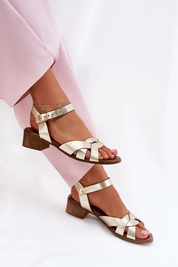 Zazoo Leather sandals on a delicate heel Zazoo