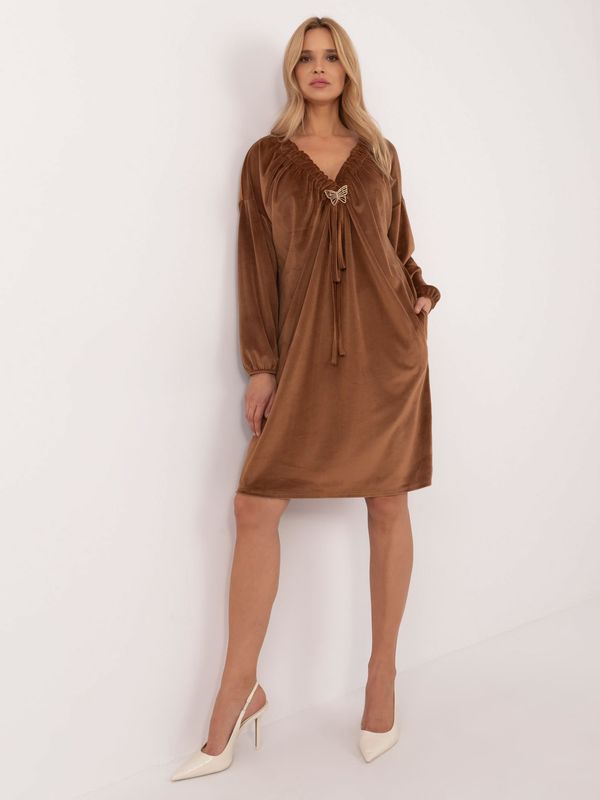 Fashionhunters Light brown velour dress with neckline