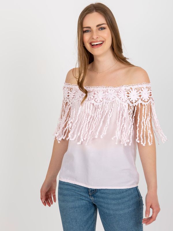 Fashionhunters Light pink Spanish blouse with fringe