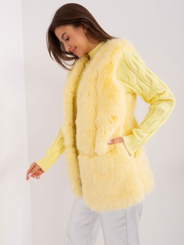 Fashionhunters Light yellow vest made of eco-fur