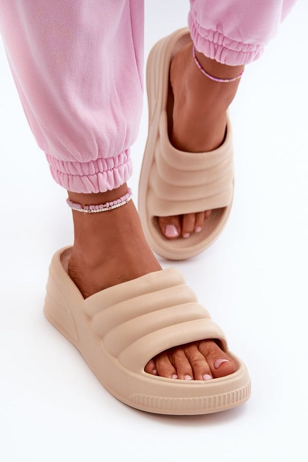 Kesi Lightweight women's foam wedge and platform slippers beige Tendrea