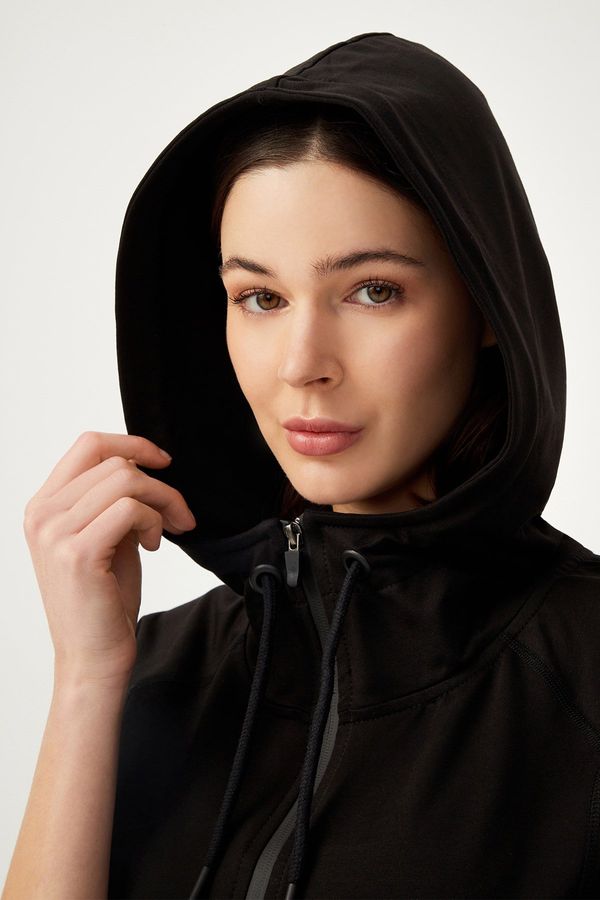 LOS OJOS LOS OJOS Women's Black Hoodie with Zipper and Sweatshirt.