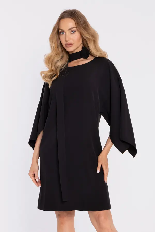 Made Of Emotion Made Of Emotion Woman's Dress with loose sleeves and a decorative belt - black