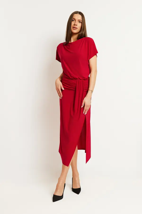 Made Of Emotion Made Of Emotion Woman's Elegant midi dress with a slit - red