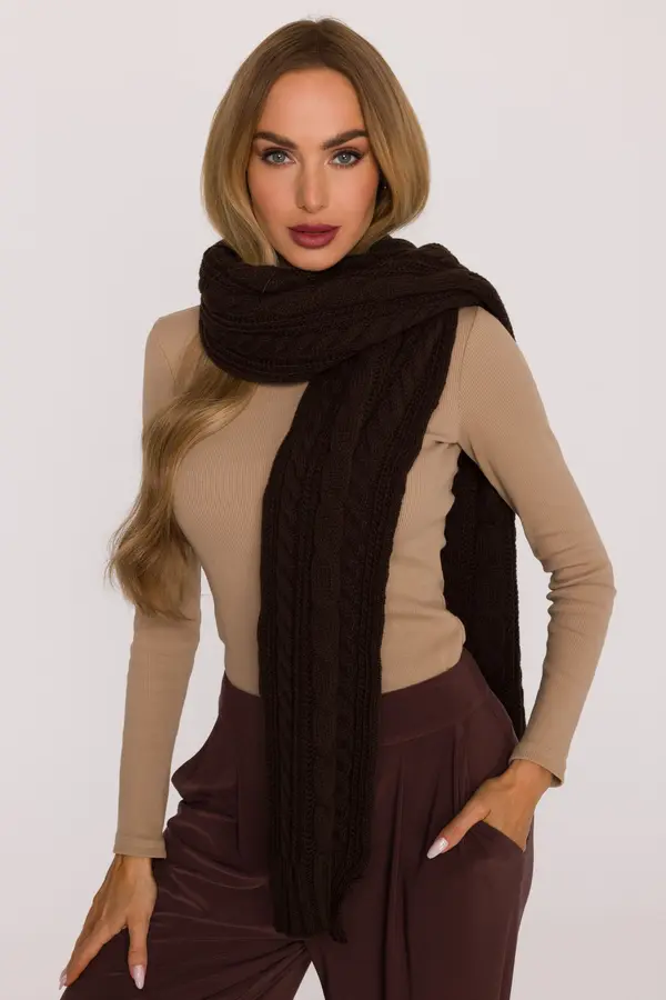 Made Of Emotion Made Of Emotion Woman's Long scarf with a chunky cable knit - brown
