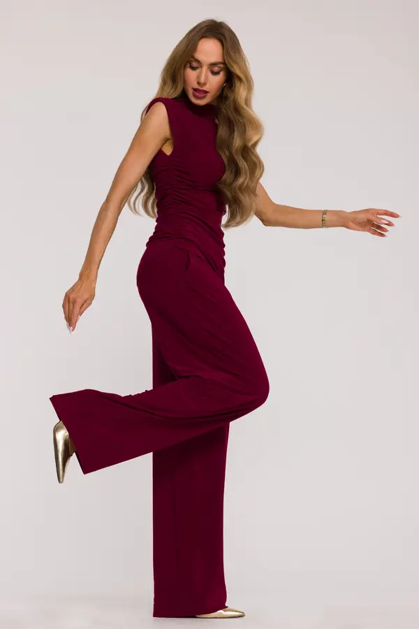 Made Of Emotion Made Of Emotion Woman's Set with a ruffled blouse and wide-leg pants - maroon