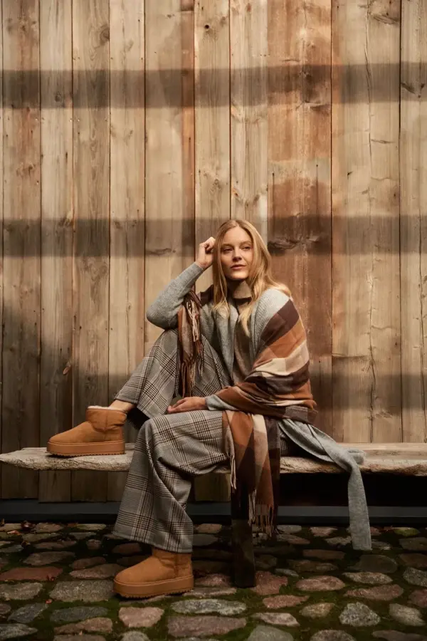 Marisse Marisse Elegant Brown Checkered Scarf