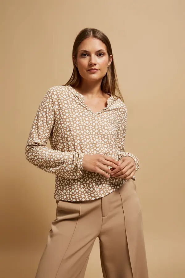 Marisse Marisse Patterned V-Neck Blouse With Pearl