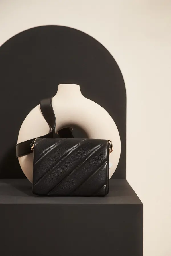 Marisse Marisse Shoulder Bag With A Wide Strap